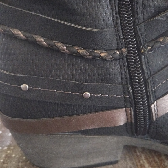 Kohl's black/bronze boots, 11 M - Picture 8 of 10
